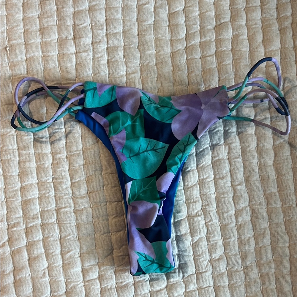 NWT Moana bikini string floral bottoms